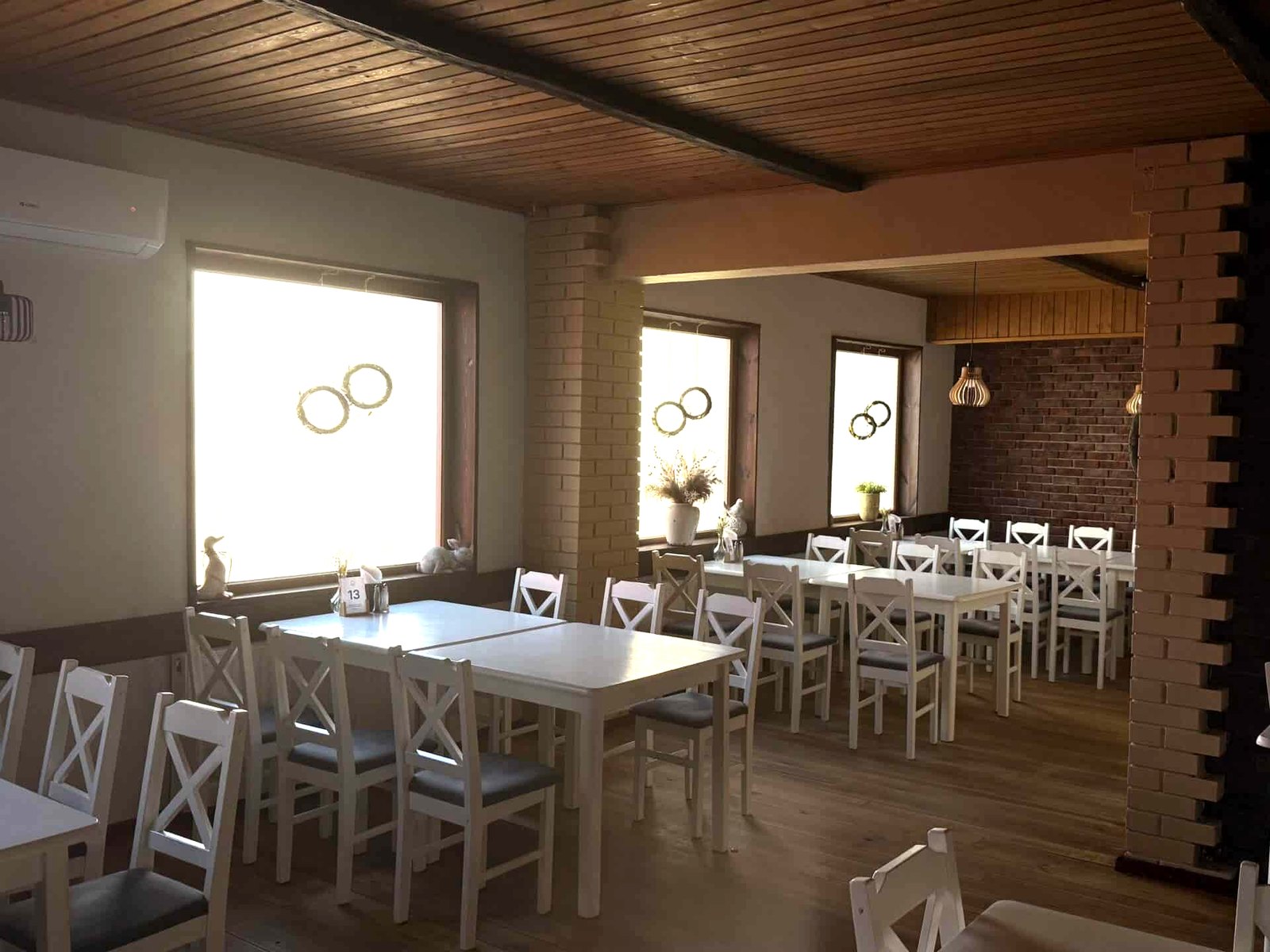 Sala restauracji Gospoda u Chłopa we Władysławowie